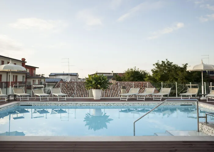 Tropical Hotel 3*