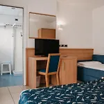 Tropical Отель