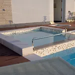 Отель Tropical