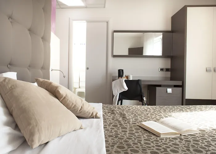 Отель Tropical Лидо-ди-Езоло